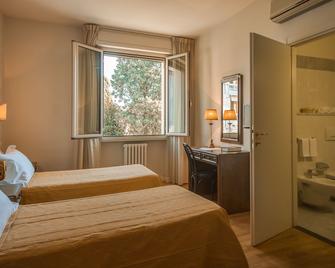 Hotel La Pace - Pontedera - Schlafzimmer