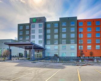 Holiday Inn Express & Suites Calgary Airport Trail Ne - Calgary - Building