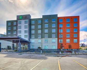 Holiday Inn Express & Suites Calgary Airport Trail Ne By IHG - Calgary - Edificio