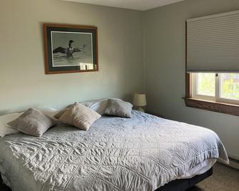 Walking distance to the Jet Express- Great View of the Islands - Waterfront II - Port Clinton - Bedroom