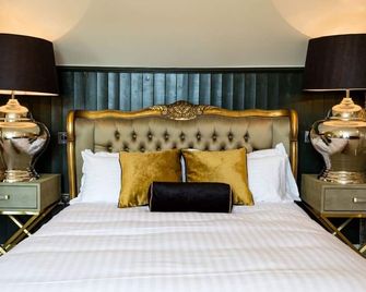 The Dirty Bottles Hotel - Alnwick