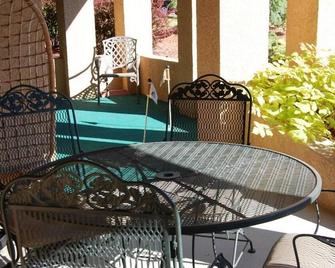 A Vacation Paradise at Quail Ridge B&B - Kelowna - Patio