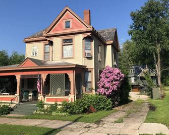 Rustic Warm Queen Size Room in near Nelsonville Historic District, Hocking Hills - Nelsonville - Edificio