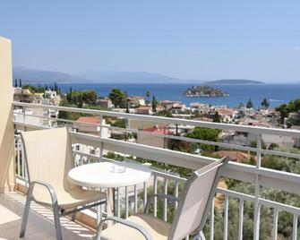 Viaros Hotel Apartments - Tolo - Balkón