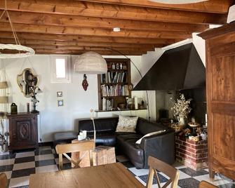 La Villa Tranquille aux portes des Cévennes - Brissac - Sala de estar