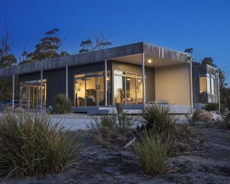 Aplite House - Coles Bay - Building