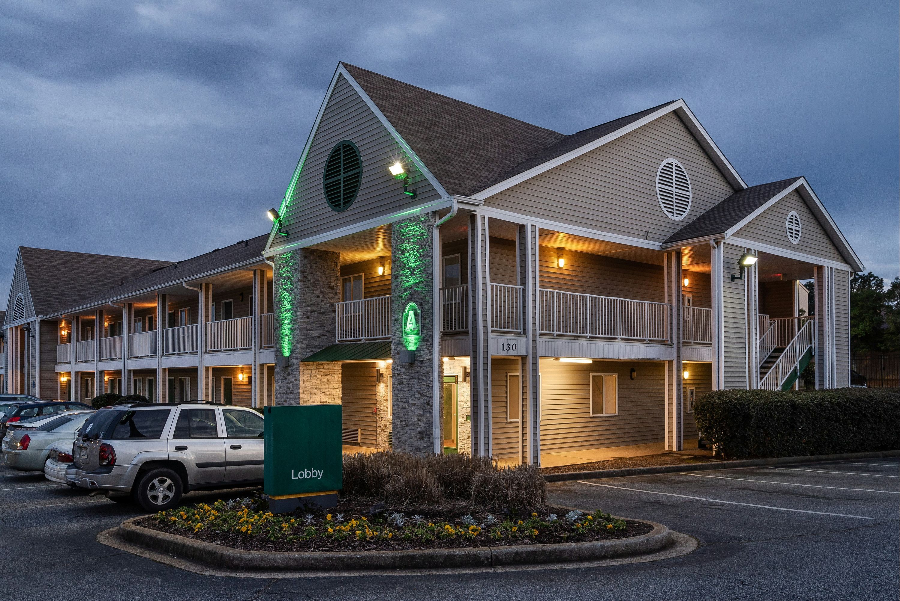 HomeTowne Studios by Red Roof Spartanburg - Asheville Highway - Spartanburg - Building