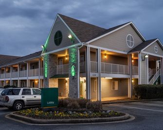 HomeTowne Studios by Red Roof Spartanburg - Asheville Highway - Spartanburg - Gebouw