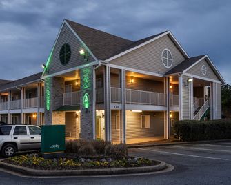 HomeTowne Studios by Red Roof Spartanburg - Asheville Highway - Spartanburg - Building