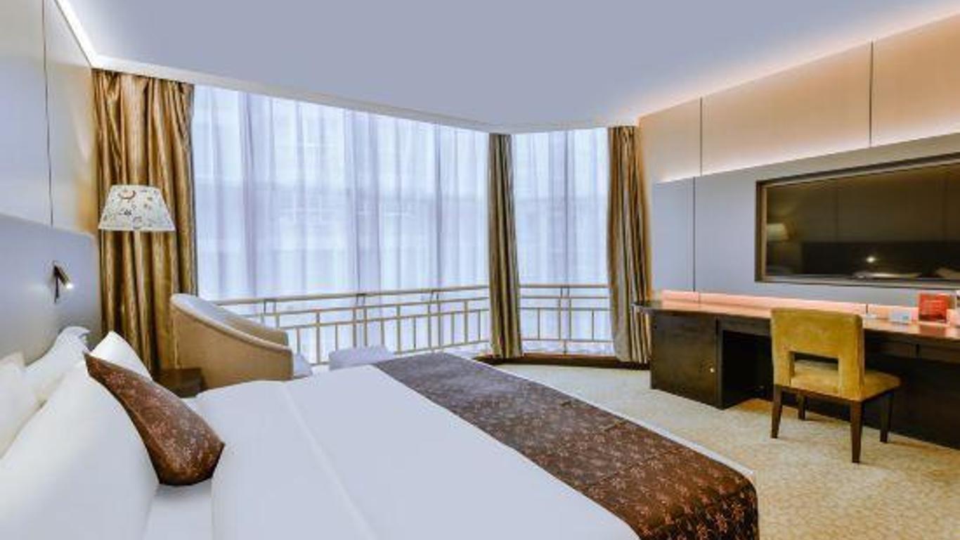 Guizhou Fengrun Karst Hotel (Jiaxiu Tower Qingyun Market Store)