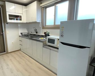 Danaharu Guesthouse - Jeonju - Phòng bếp