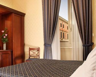 Hotel Serena Srl - Rome - Bedroom