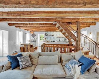 Stone Cottage w/ Horses, Pond, Peloton & Hot Tub - Bloomville - Living room