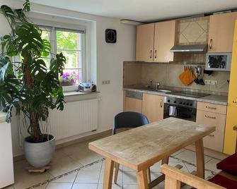 Ferienwohnung Lotte am Tennisplatz - Görlitz - Küche