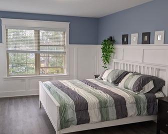 Modern & spacious 5-bedroom home w/ jacuzzi - minutes from the lake! - Thornville - Habitación