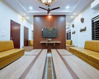 Bajaj's Karwan Inn - Jagdalpur - Living room