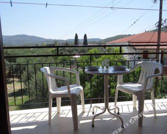 Leftis Romantica - Moraitika - Balcón