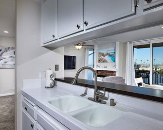 New Listing Ocean and Harbor View Cottage in Beach Resort - Oceanside - Balcony