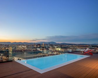 Kora Green City - Aparthotel Passivhaus - Vitoria-Gasteiz - Pool
