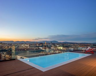 Kora Green City - Aparthotel Passivhaus - Vitoria-Gasteiz - Pool