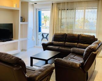 Royal Apartments , Blvd Nitza 8 - Netanya - Living room