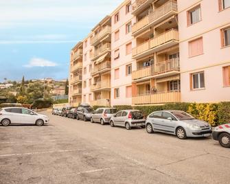 Large 2 P, fully equipped, quiet, sunny, through, near the sea - Cagnes-sur-Mer - Byggnad