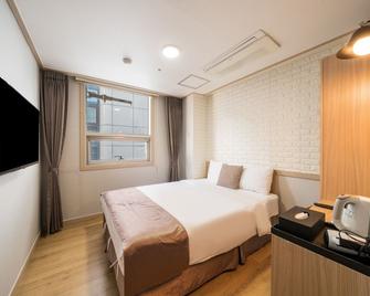 The Stay Hotel Myeongdong - Seoul - Bedroom