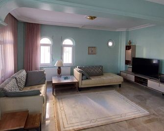 Mavi Maison vacation home by the lake in Egirdir - Egirdir - Salon
