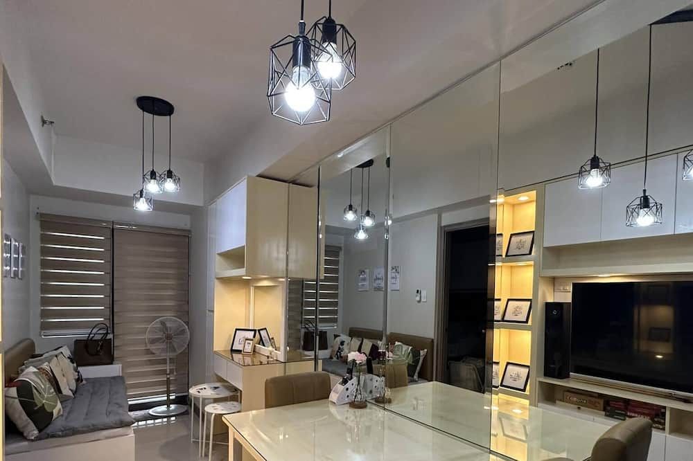 Mel and Rose Place in S Residences Tower 1 MOA - Pasay - Dining room