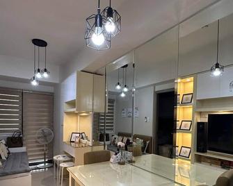 Mel and Rose Place in S Residences Tower 1 MOA - Pasay - Dining room