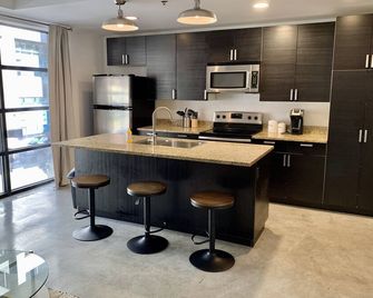 Perfectly Located Modern Apartment - Tulsa - Cocina