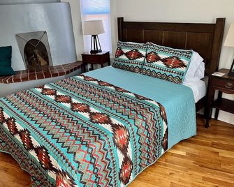 Three bedroom home near the University of New Mexico and heart of Albuquerque - Alburquerque - Habitación