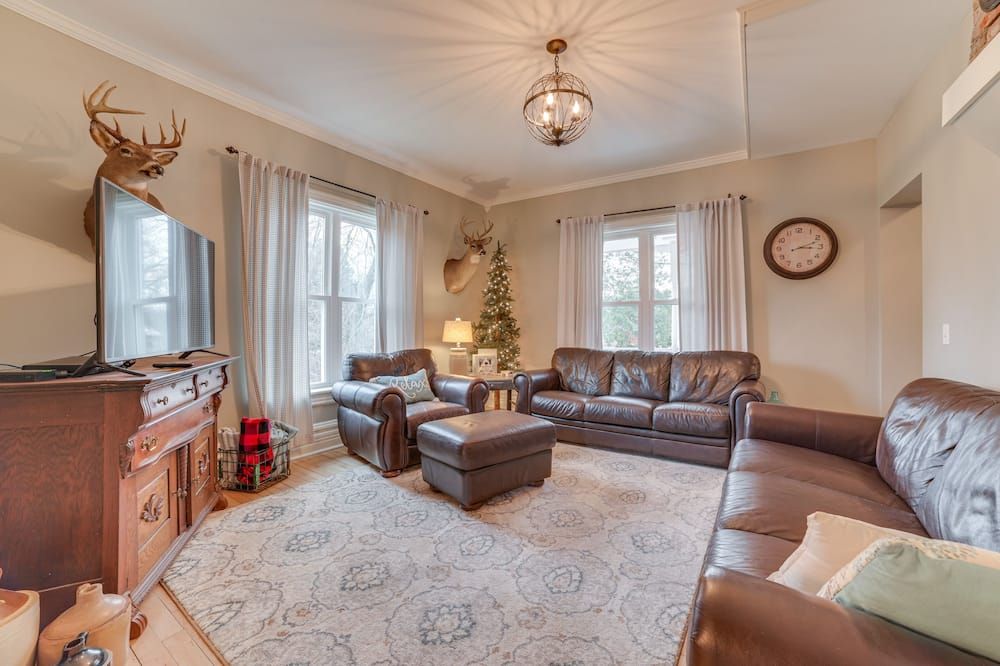 Cedar Creek Guesthouse 3 Mi to Lake Charlevoix - East Jordan - Sala de estar