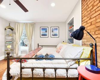 Cheerful Home In A Vibrant, Walkable Area - Pittsburgh