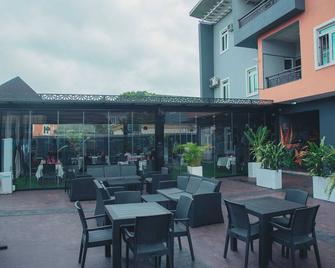 The Violets Hotel and Apartments - Onitsha - Patio