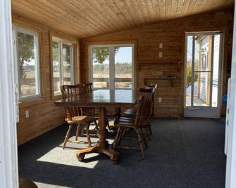 #0 Enjoy a waterfront view from your own trailer with a deck & sunroom - Lion's Head - Dining room