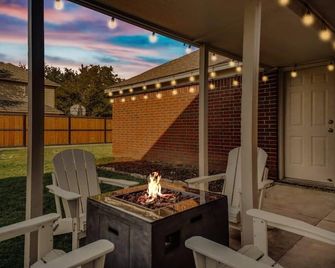 Lewisville Estate - Spacious 5BR w Game Room - Lewisville - Patio