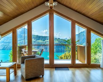 Comfortable apartment in a unique location directly above Lake Lucerne - Morschach - Balkon