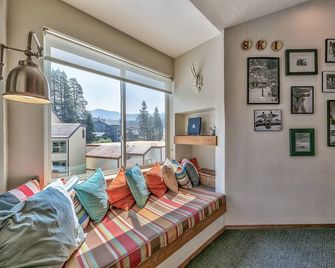 2br+ Loft Centrally Located Kirkwood Great Value 2 Bedroom Condo by RedAwning - Kirkwood - Sala de estar