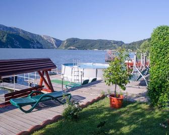 Casa Ana Serena - Eşelniţa