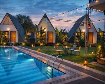 Heaven Wood Exxotica by Rubystone - Sahāranpur - Pool