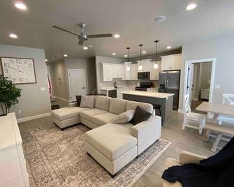 Brand new build 4B/3.5B in Zions Village w/Hot Tub - Hurricane - Living room
