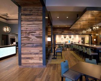 Hampton Inn & Suites St. Paul Downtown - Saint Paul - Bar