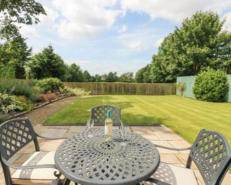Summer Farm Cottage - Bedale - Патіо