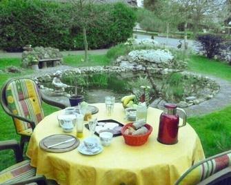 Affordable vacation apartment with sauna in a quiet location near the forest. 4 DTV - Bad Sooden-Allendorf - Innenhof