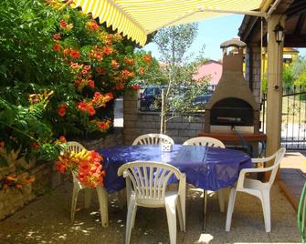 Apartments Grgic - Novigrad - Innenhof