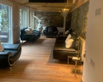 Hotel am Schlossplatz - Hechingen - Living room