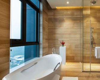 Holiday Inn Putian Xiuyu By IHG - Putian - Pool