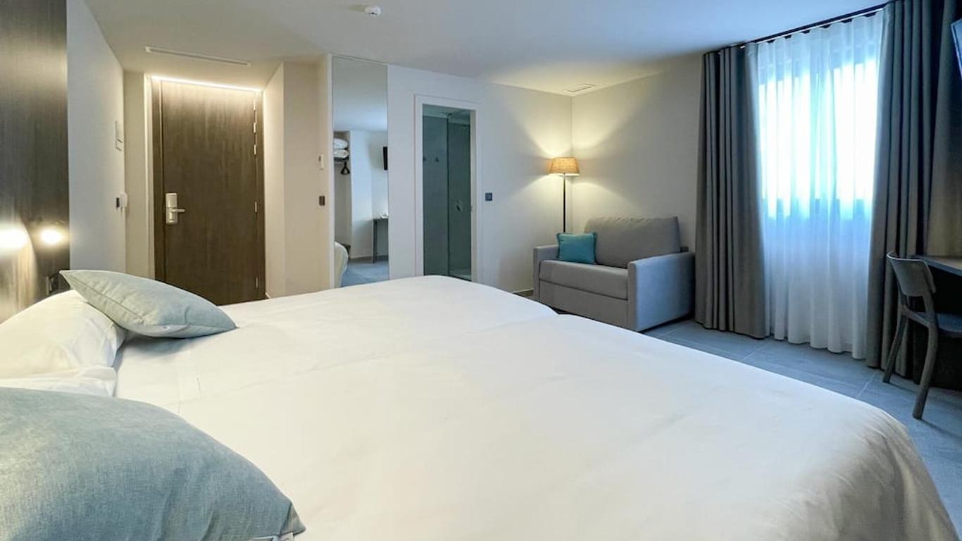 Hotel Quatre Llunes
