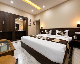 Shelter The Homestay - Mount Abu - Bedroom